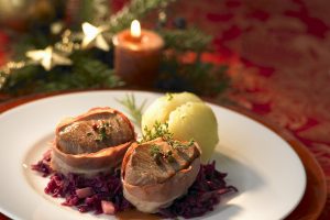 pork-with-bacon-red-cabbage-and-potato-dumplings-530978